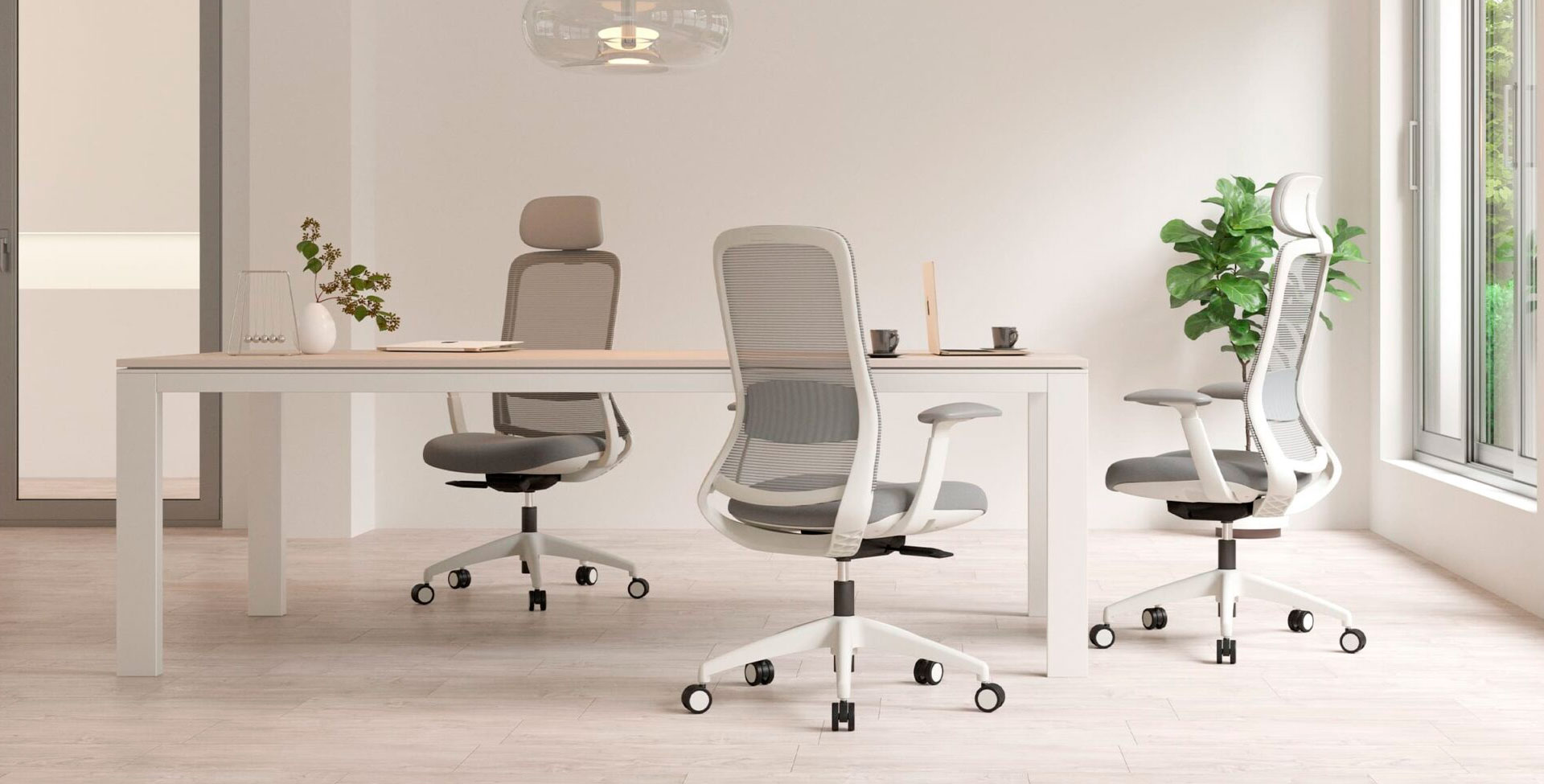 diva-sillas-gerente-en-ambiente-de-oficina-iluminada-moderna